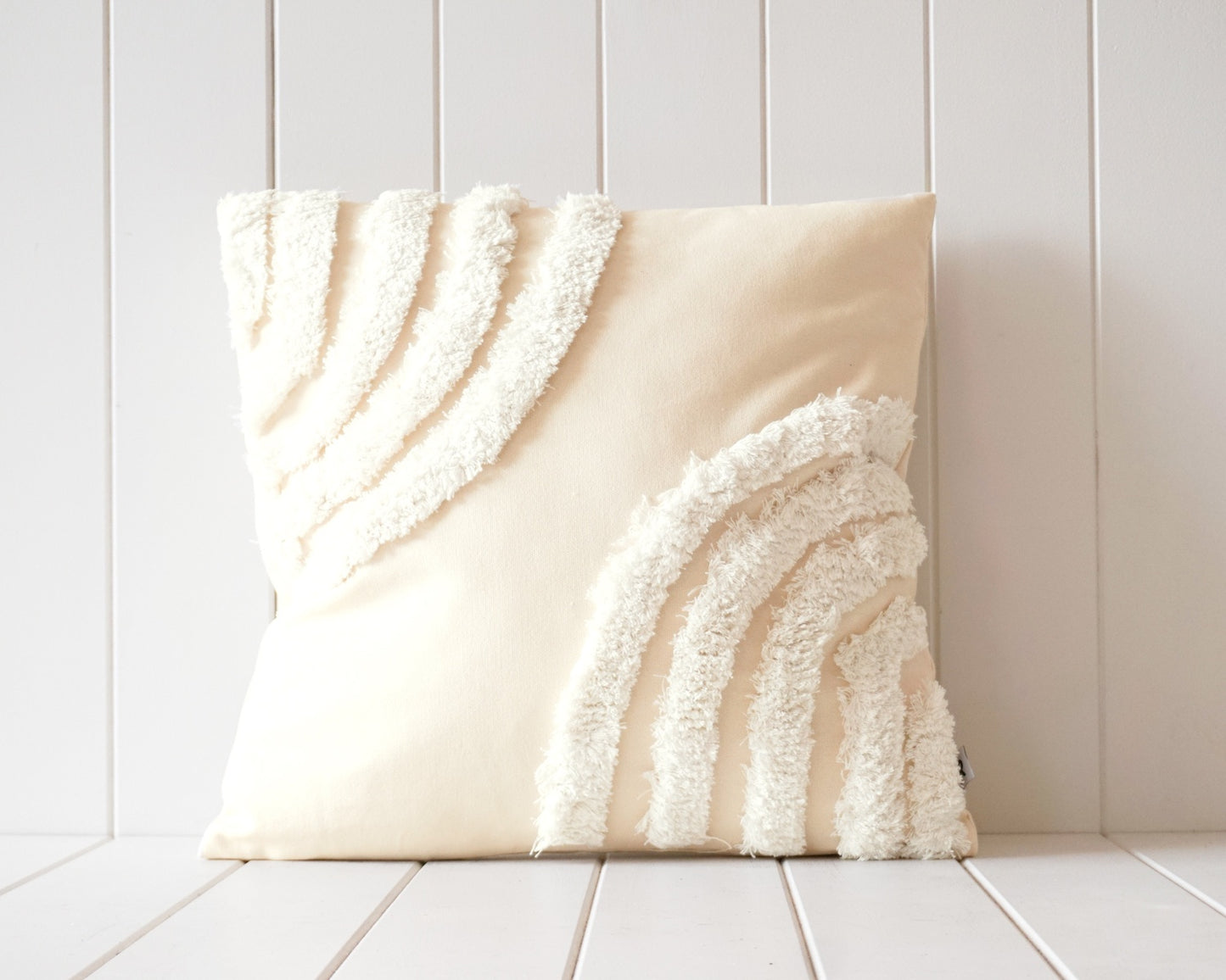 Cushion Tufted (Double semi Rainbow white on natural)