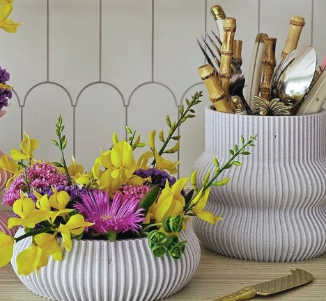 Ribbed Curvy Pot Medium